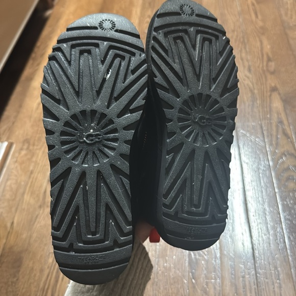 UGG Black/Orange Lace Up Sneaker - Picture 6 of 9